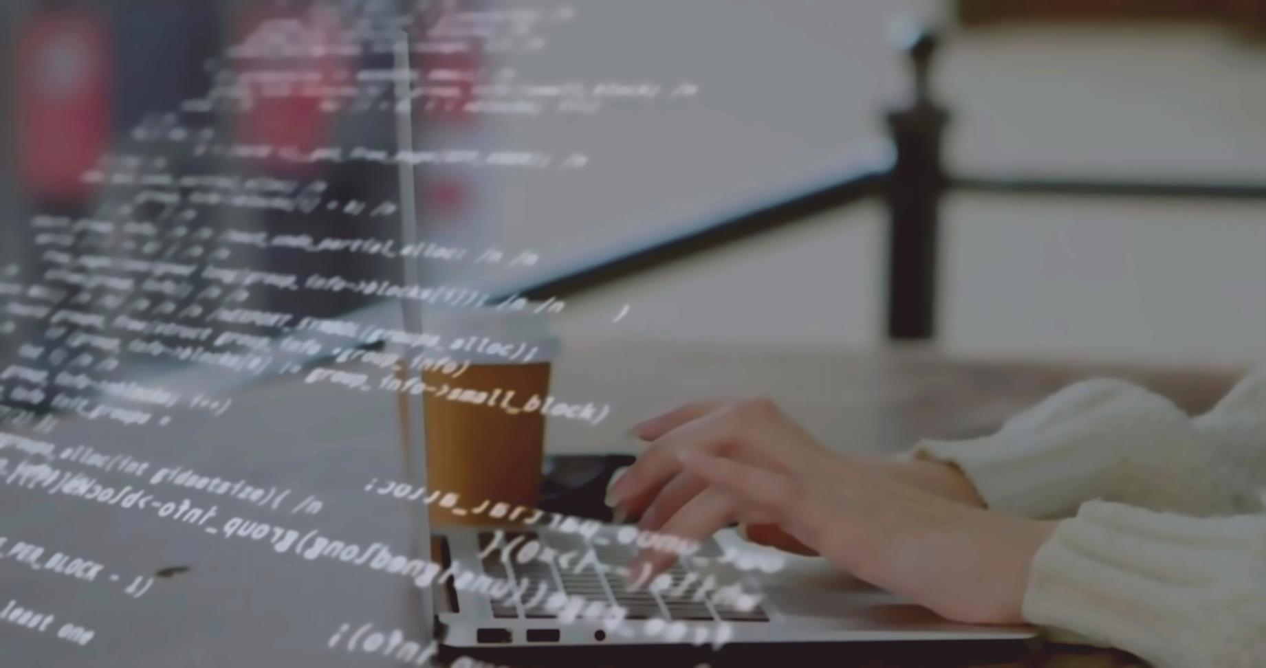 Equipo colaborando en programa de formación accesible